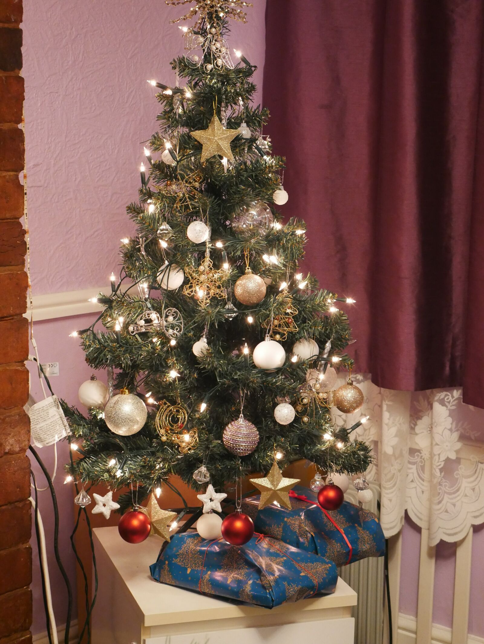 Panasonic Lumix DMC-G85 (Lumix DMC-G80) sample photo. Christmas, tree, green photography