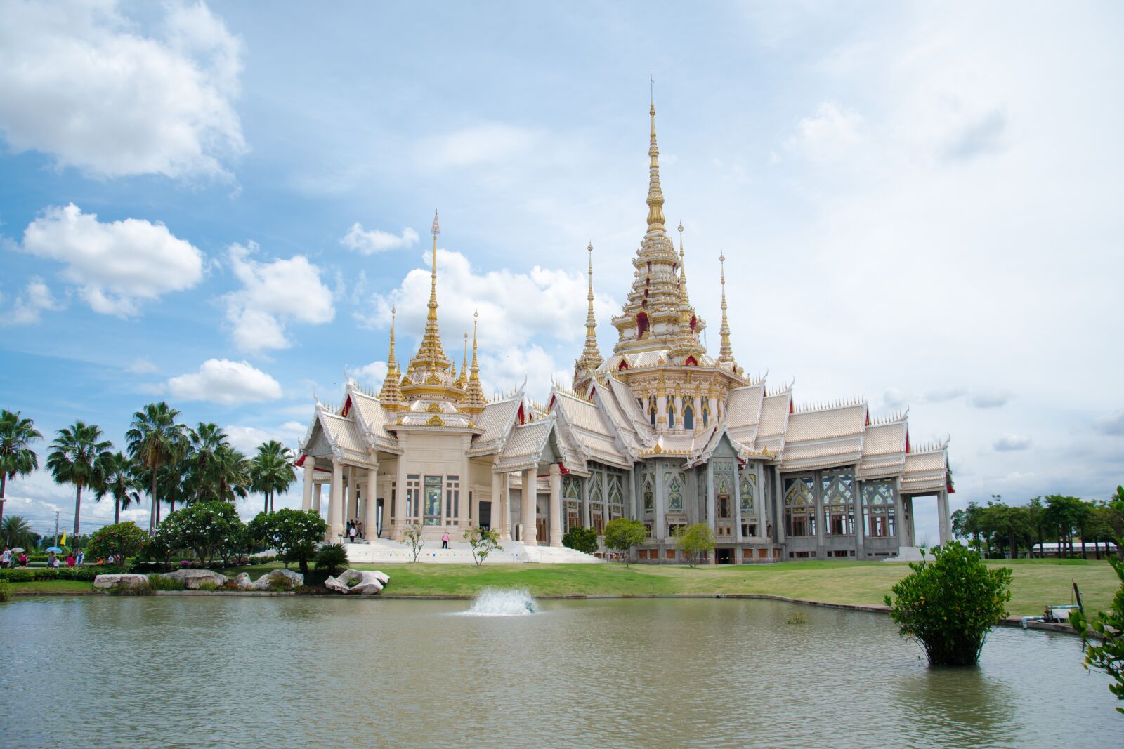 Nikon D5100 sample photo. Temple of luang pho photography
