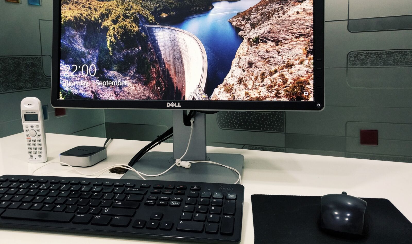 LG Nexus 5X sample photo. Computer, desk, desktop, home photography