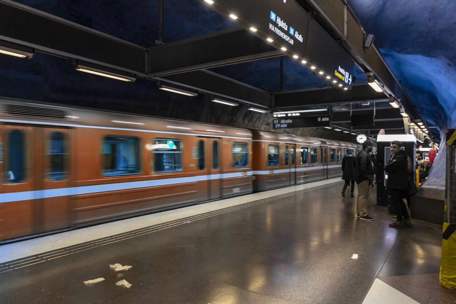 Tamron SP 24-70mm F2.8 Di VC USD sample photo. Train, metro, station photography