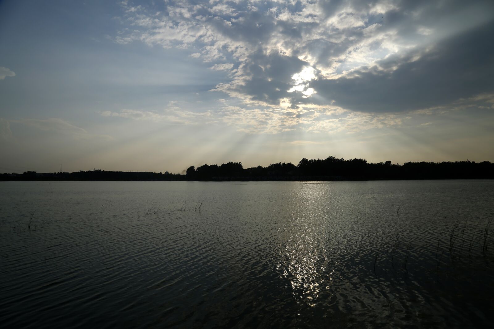 Canon EF 24-105mm F4L IS USM sample photo. Sunshine, beam, black cloud photography