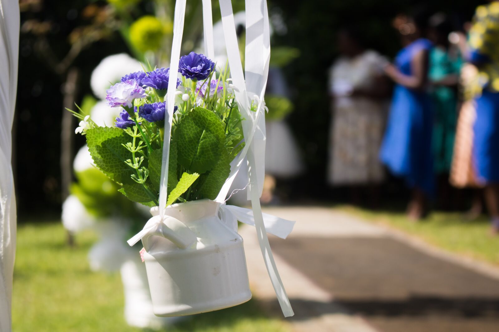 Canon EOS 750D (EOS Rebel T6i / EOS Kiss X8i) sample photo. Flowers, wedding, hanging flower photography