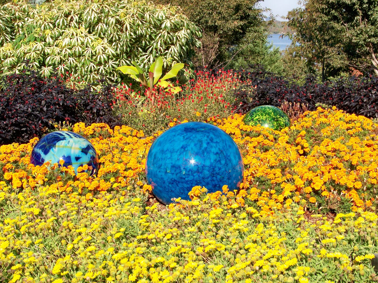 Kodak EASYSHARE Z1012 IS DIGITAL CAMERA sample photo. Glass, orbs, chihuly photography