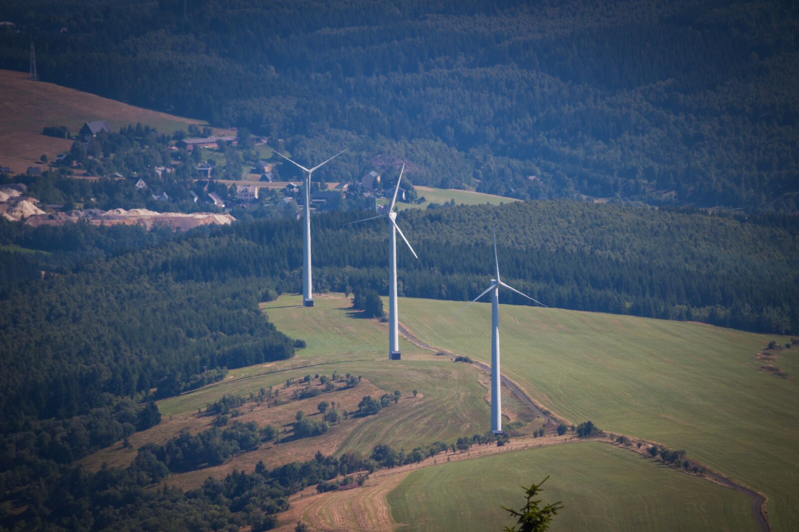 Canon EOS 100D (EOS Rebel SL1 / EOS Kiss X7) sample photo. Wind power plant, background photography