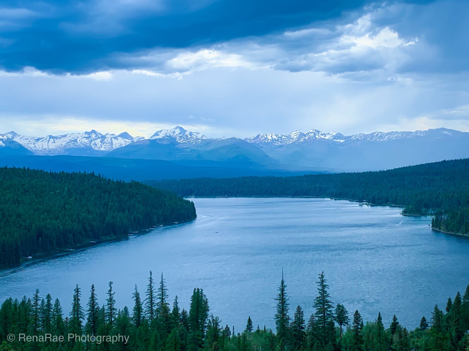 Apple iPhone XR sample photo. Lake, mountains, nature photography