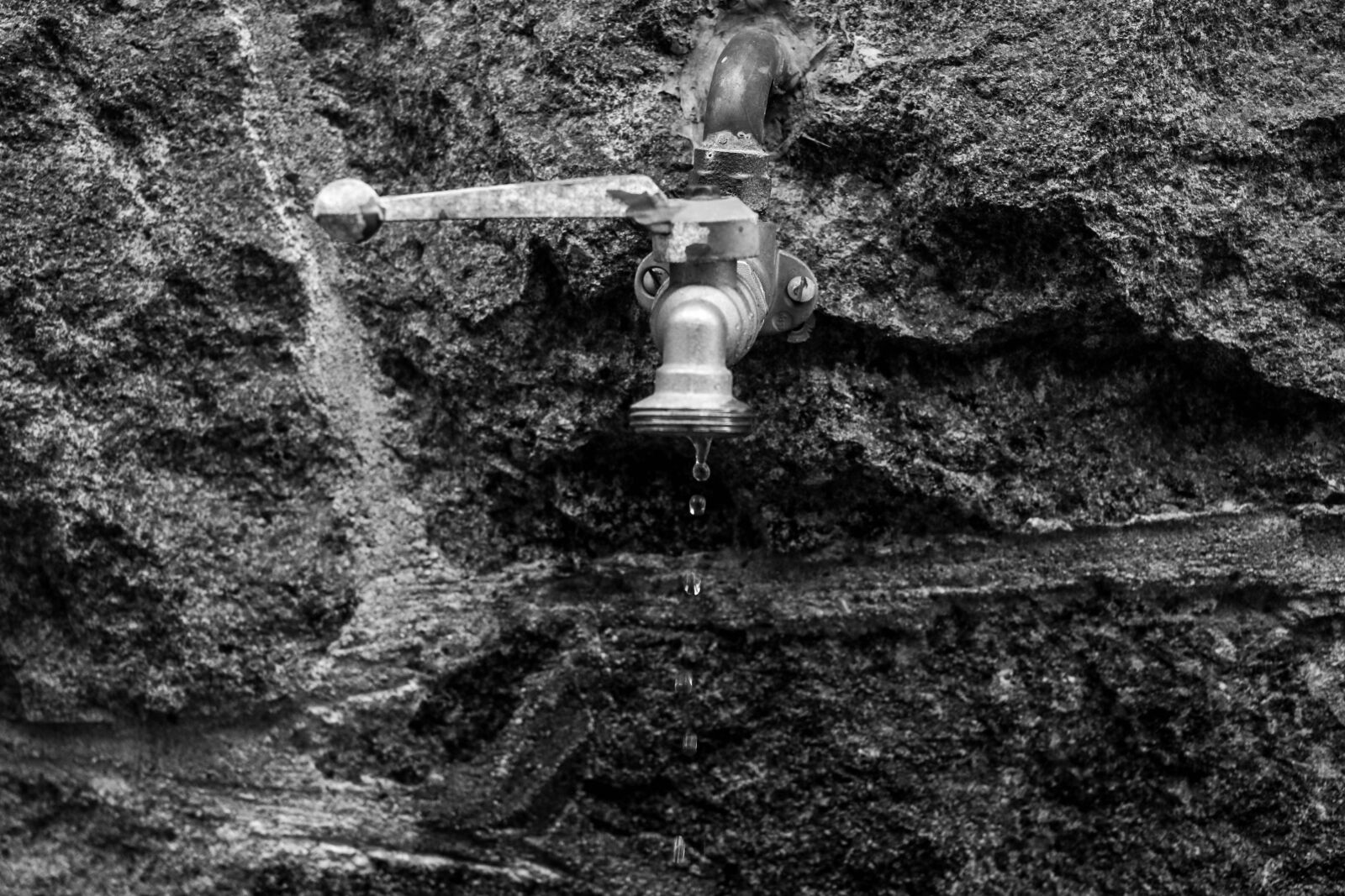 Canon EF-S 24mm F2.8 STM sample photo. Water, water faucet, drops photography