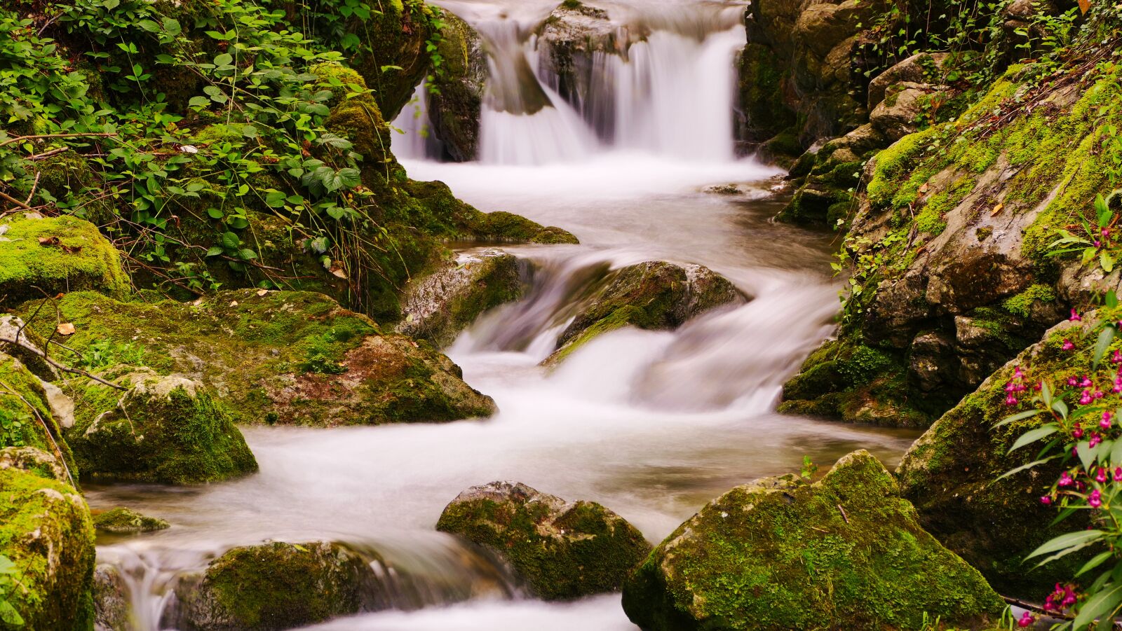 Panasonic Lumix DMC-FZ1000 sample photo. Hallein, bach, waterfall photography