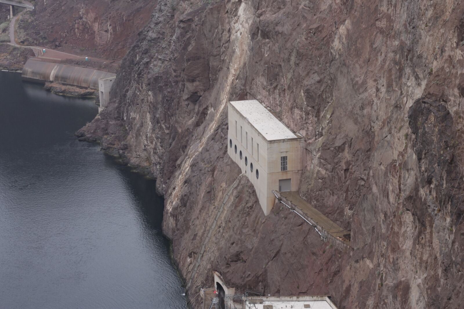 Canon EOS 1100D (EOS Rebel T3 / EOS Kiss X50) + Canon EF 50mm F1.8 II sample photo. Hoover dam, nevada, hoover photography