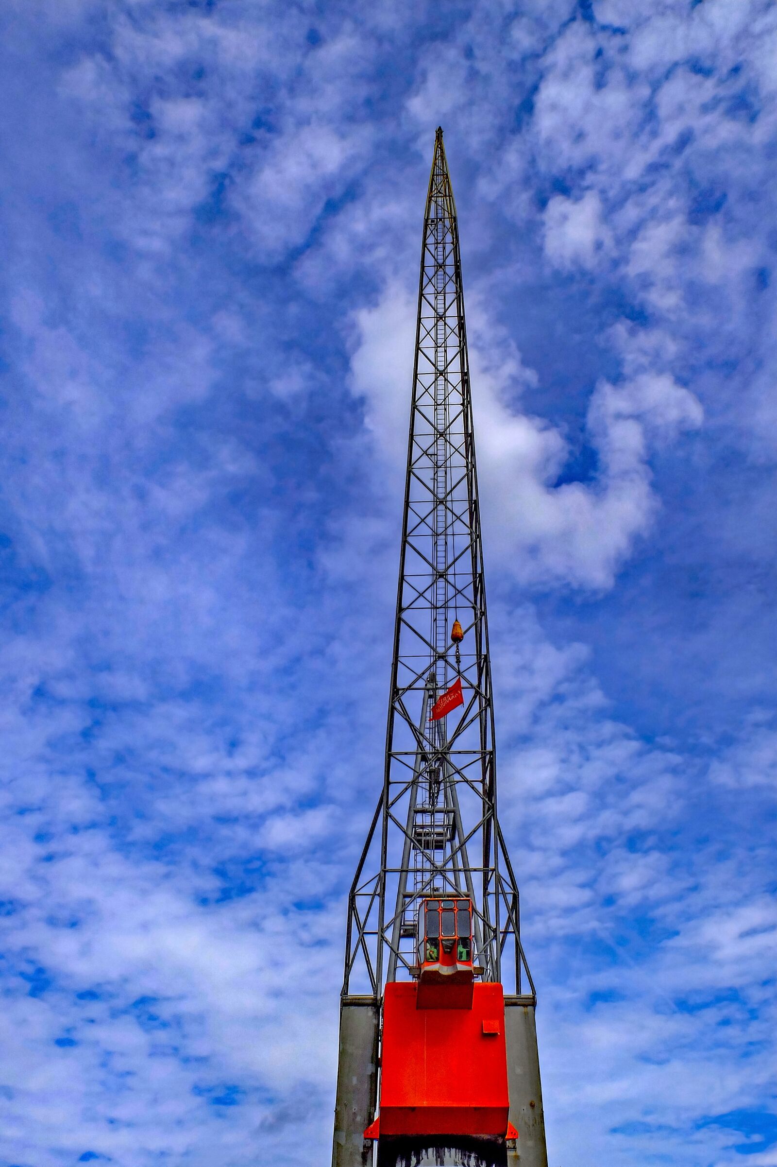 Fujifilm X30 sample photo. Port, crane, sky photography