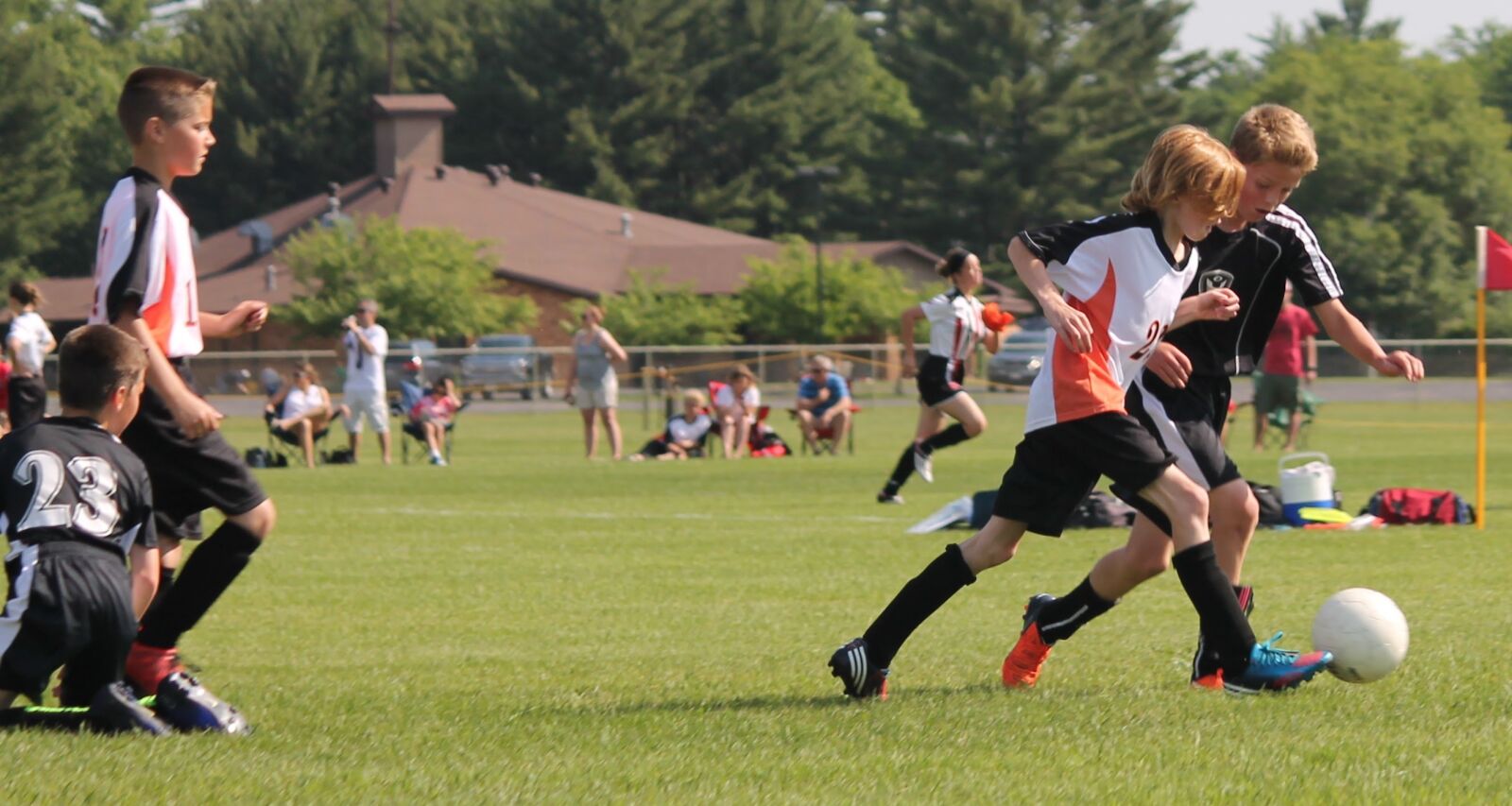 Canon EOS 1100D (EOS Rebel T3 / EOS Kiss X50) sample photo. Youth, soccer, game photography