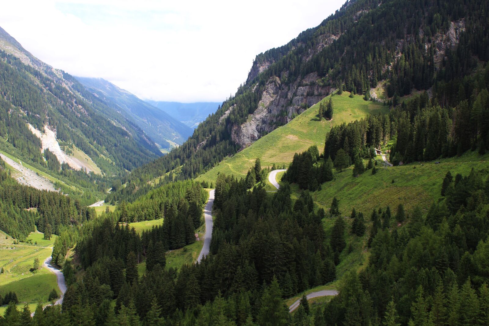 Canon EOS 1200D (EOS Rebel T5 / EOS Kiss X70 / EOS Hi) sample photo. Mountains, landscape, valley photography