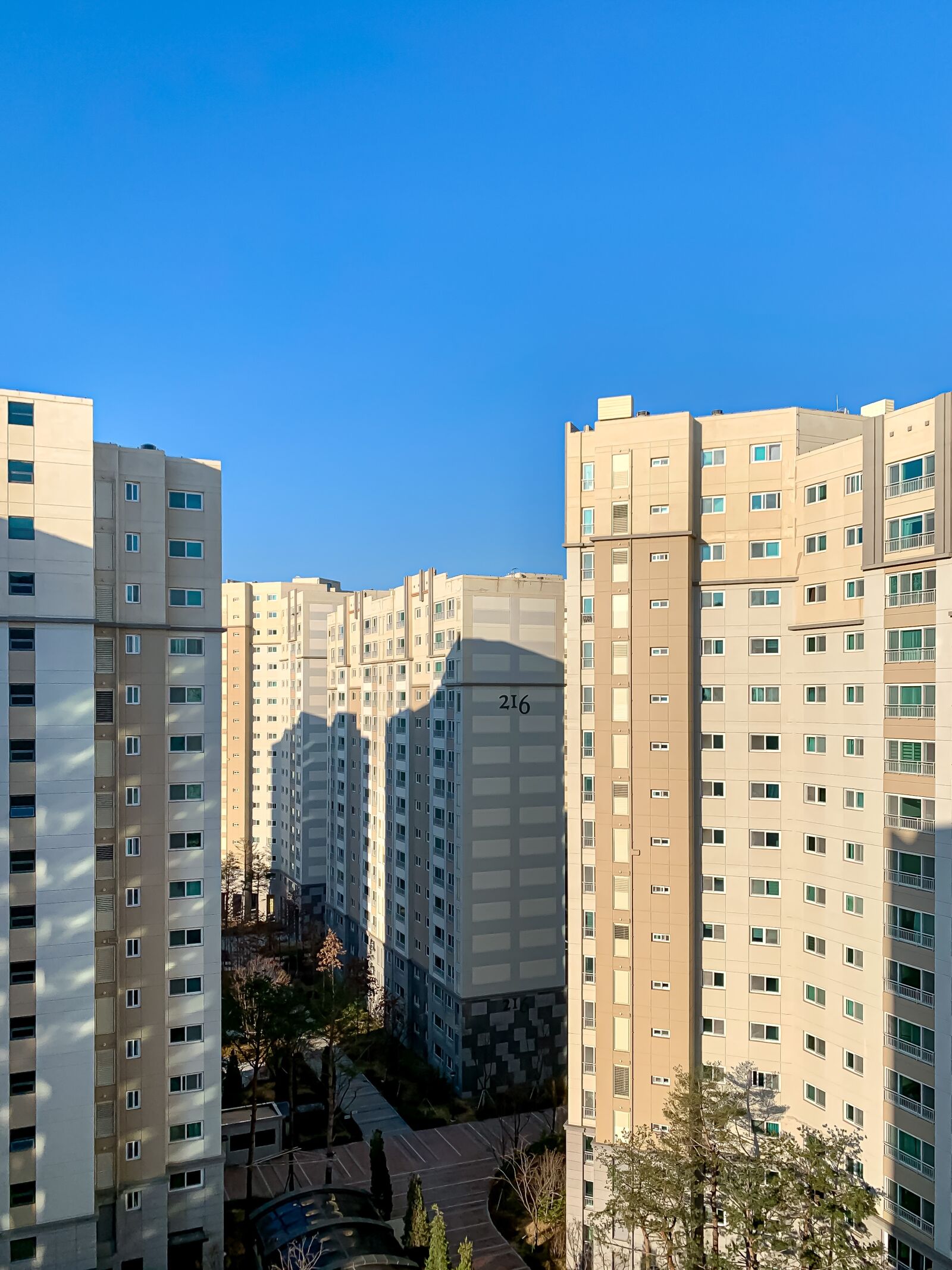 iPhone XS back dual camera 4.25mm f/1.8 sample photo. Apartments, home, building photography