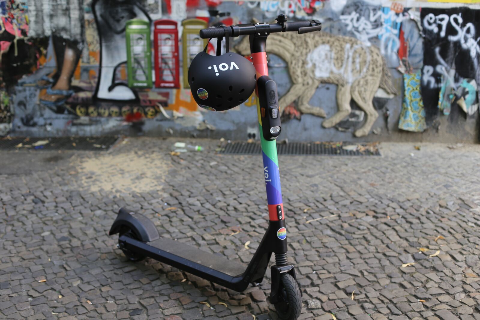 Canon EOS 6D + Canon EF 50mm F1.4 USM sample photo. Voi, e-scooter, kick scooter photography