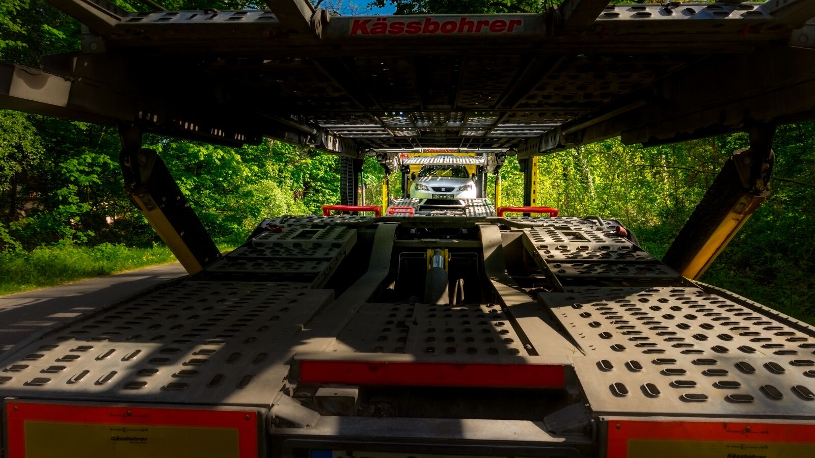 Sony Alpha a5000 (ILCE 5000) sample photo. Truck, truck mounted crane photography