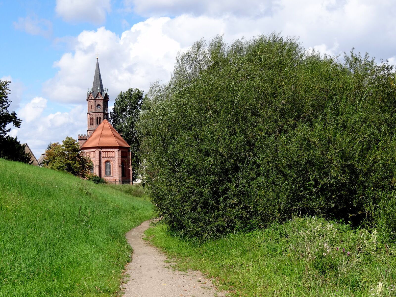 Sony Cyber-shot DSC-HX100V sample photo. Church, gothic, neuro-manic photography
