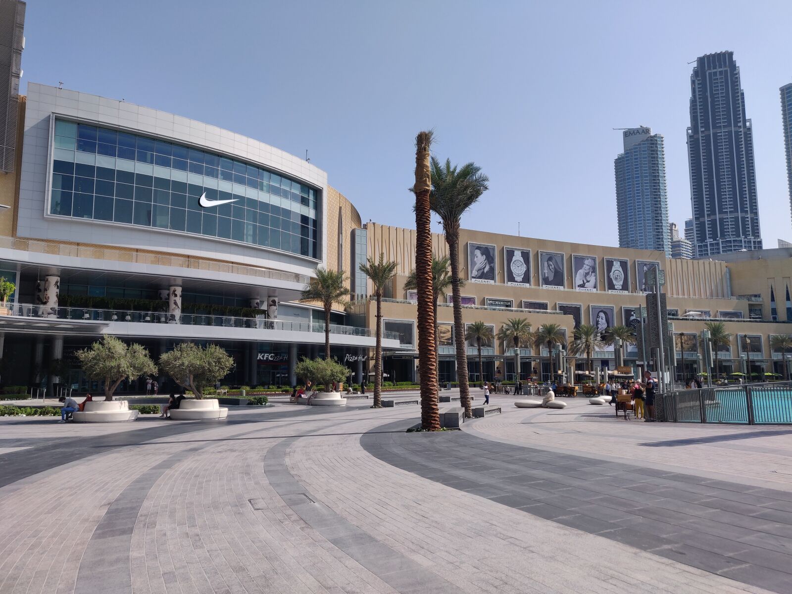 OnePlus A6000 sample photo. Dubai mall, dubai, mall photography