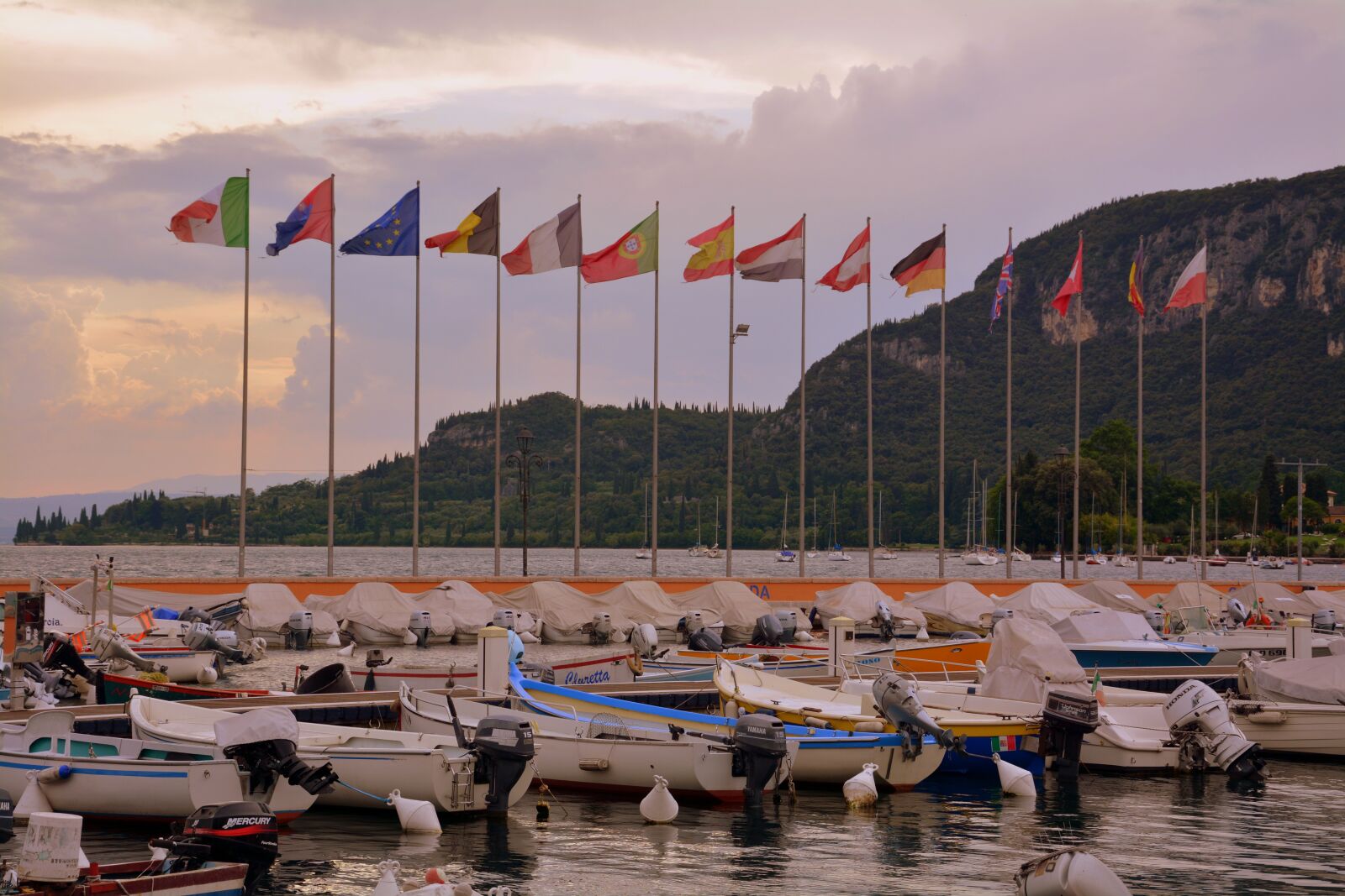 Nikon D7100 sample photo. Flags, boats, garda photography