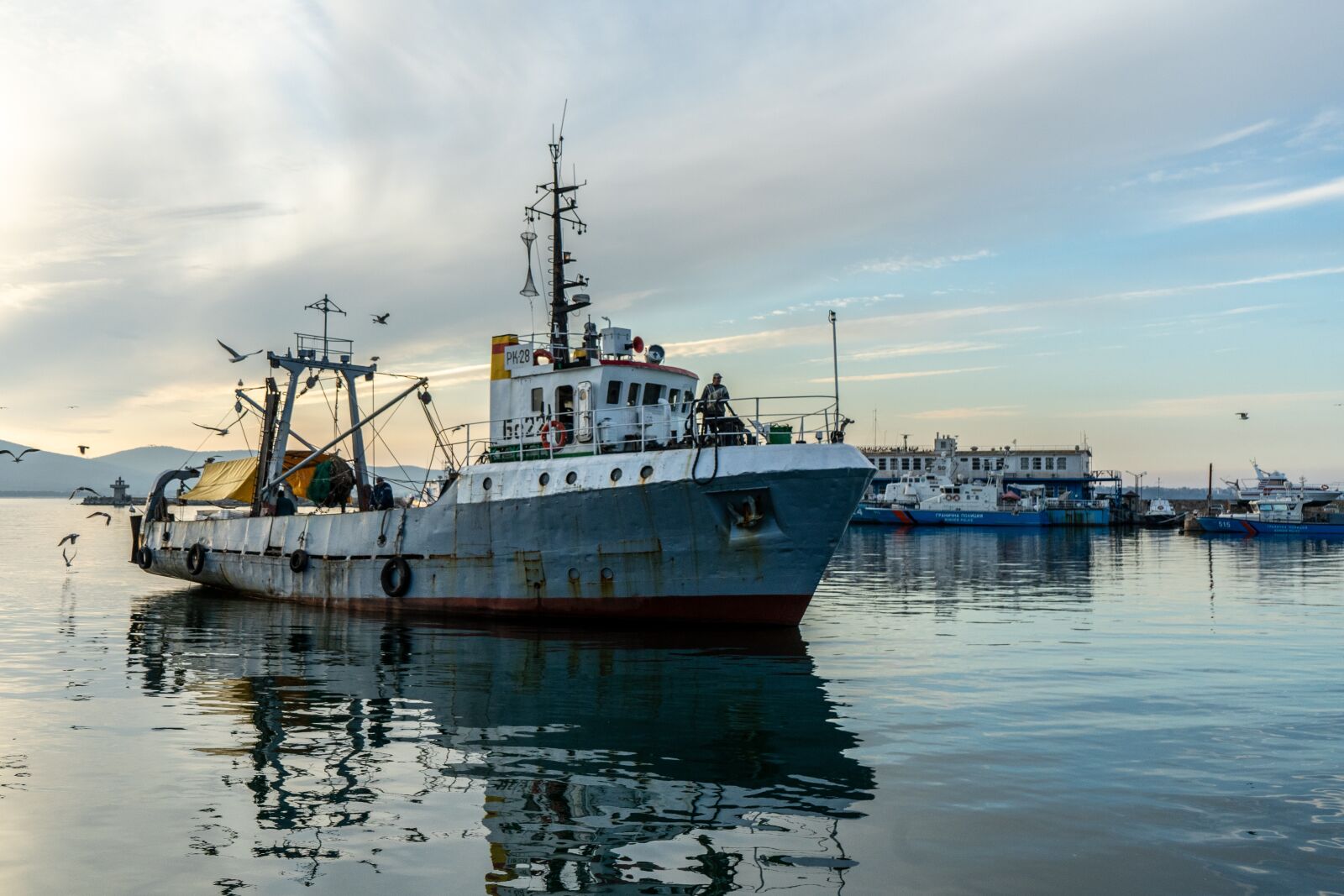Sony a7 II + Sony FE 28-70mm F3.5-5.6 OSS sample photo. Fishing vessel, fisherman, fishing photography