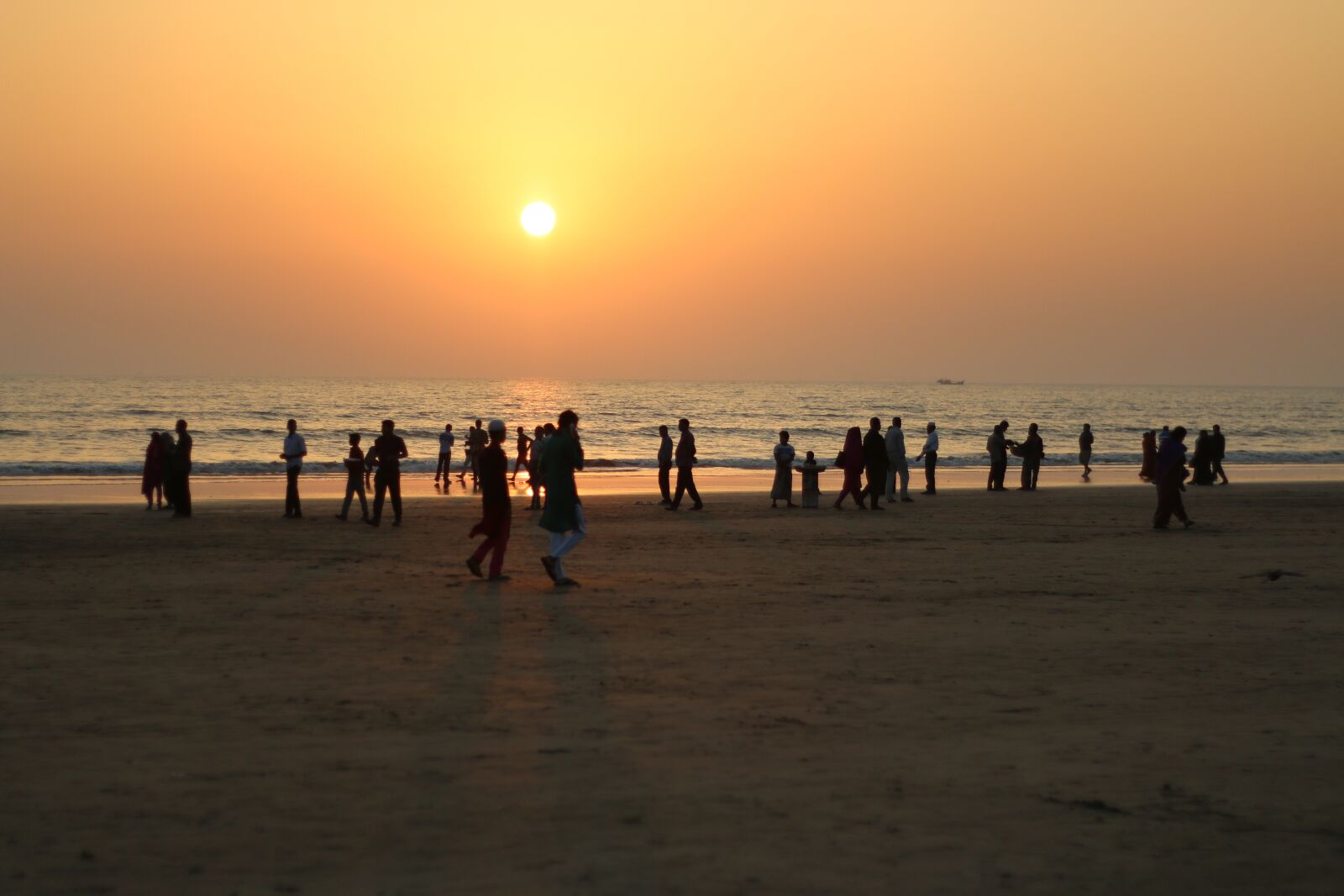Canon EOS 70D + Canon EF 50mm F1.8 II sample photo. Cox's bazar, sunset, beach photography