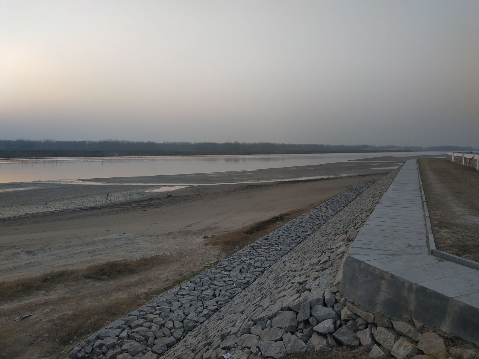 Xiaomi Redmi Note 5 sample photo. Embankment, beach, yellow river photography