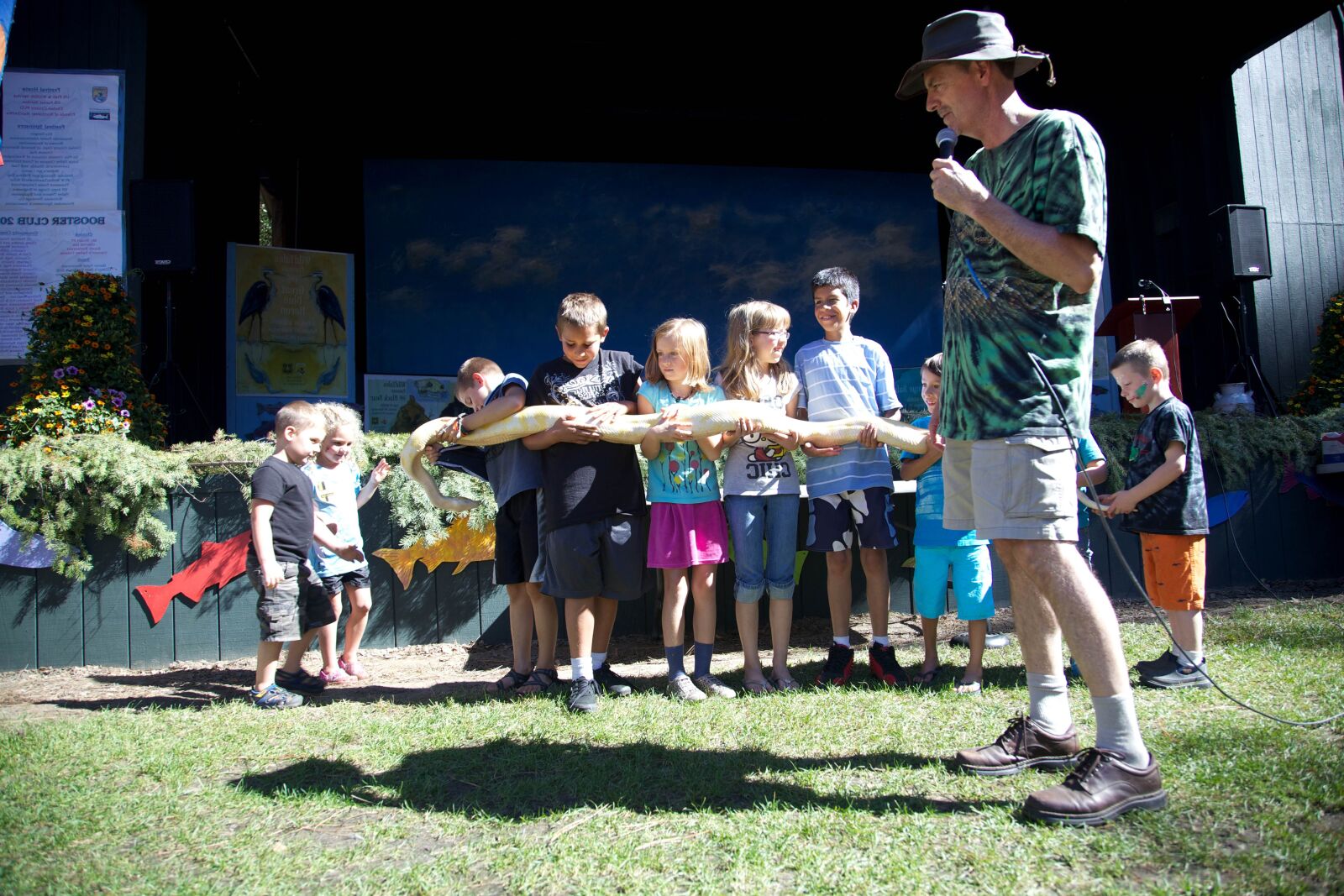 Canon EOS 5D Mark II sample photo. Children, play, snake, outdoor photography