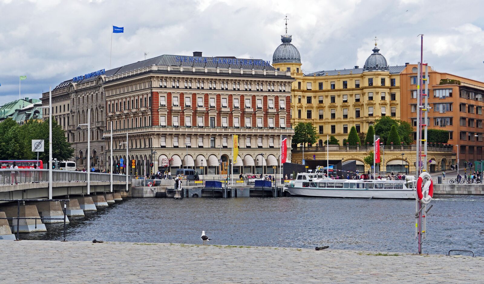 Panasonic Lumix DMC-GX8 sample photo. Stockholm, stadtmitte, watercourse photography