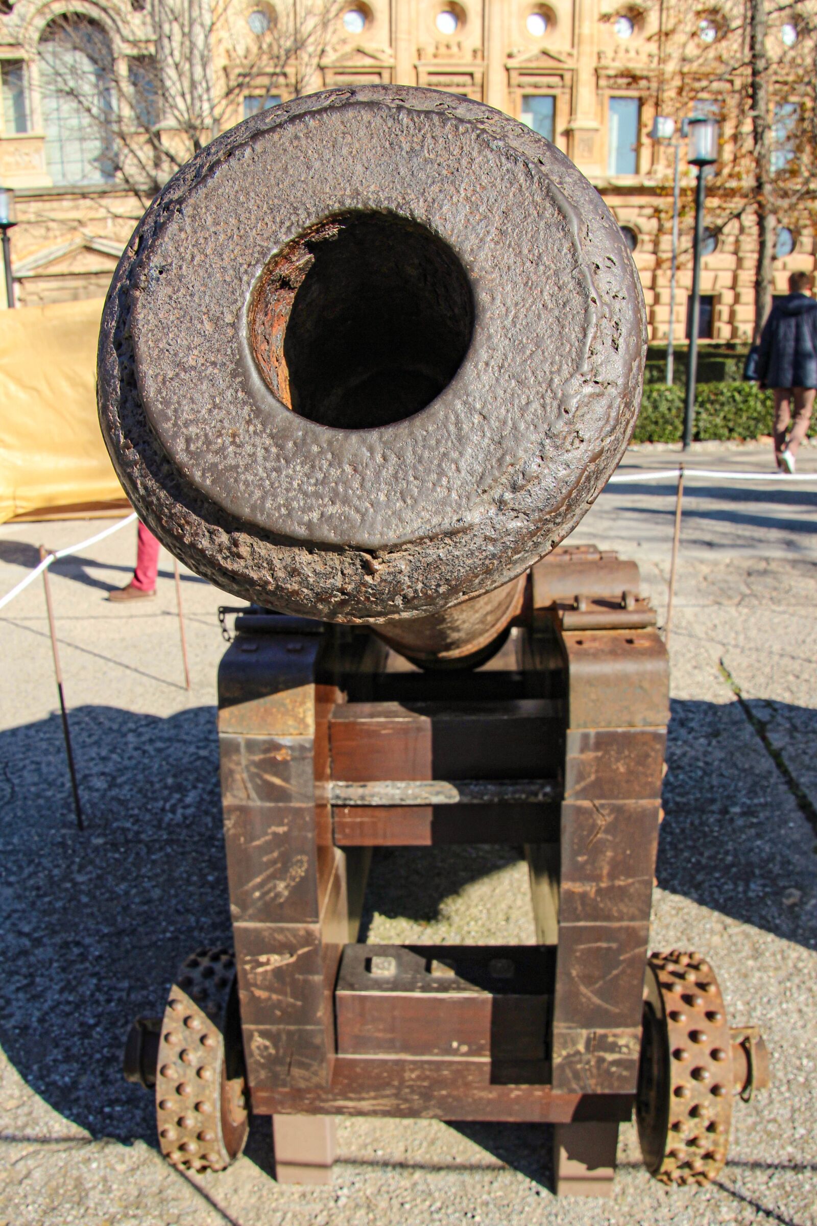 Canon EOS 600D (Rebel EOS T3i / EOS Kiss X5) sample photo. Cannon, arsenal, front photography
