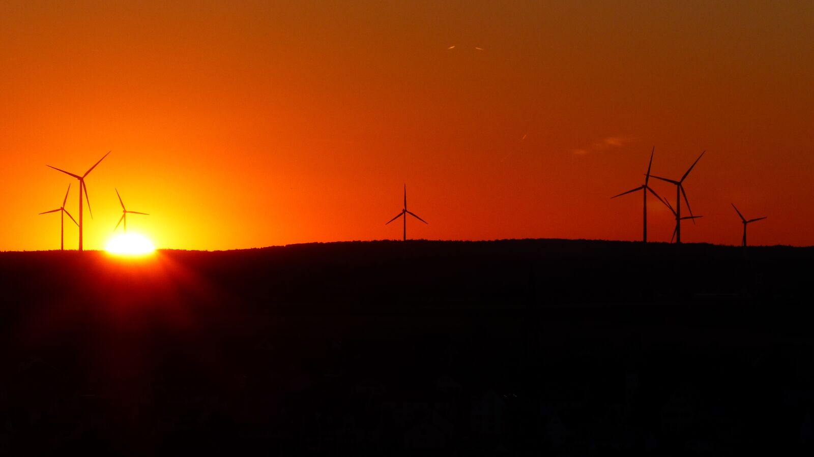 Panasonic Lumix DMC-FZ200 sample photo. Wind park, wind turbines photography