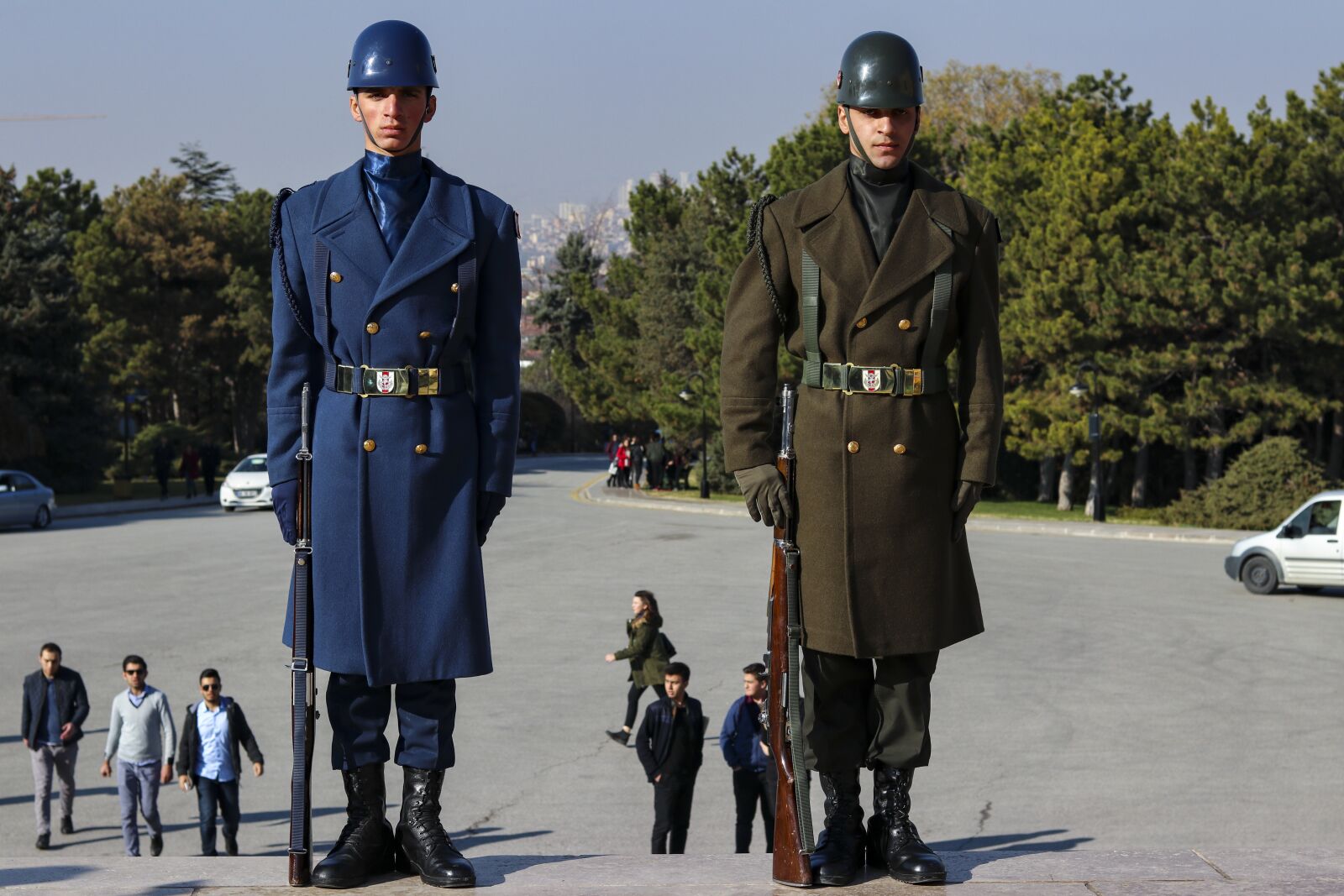 Canon EF 50mm F1.8 STM sample photo. Mausoleum, seizure, soldiers photography