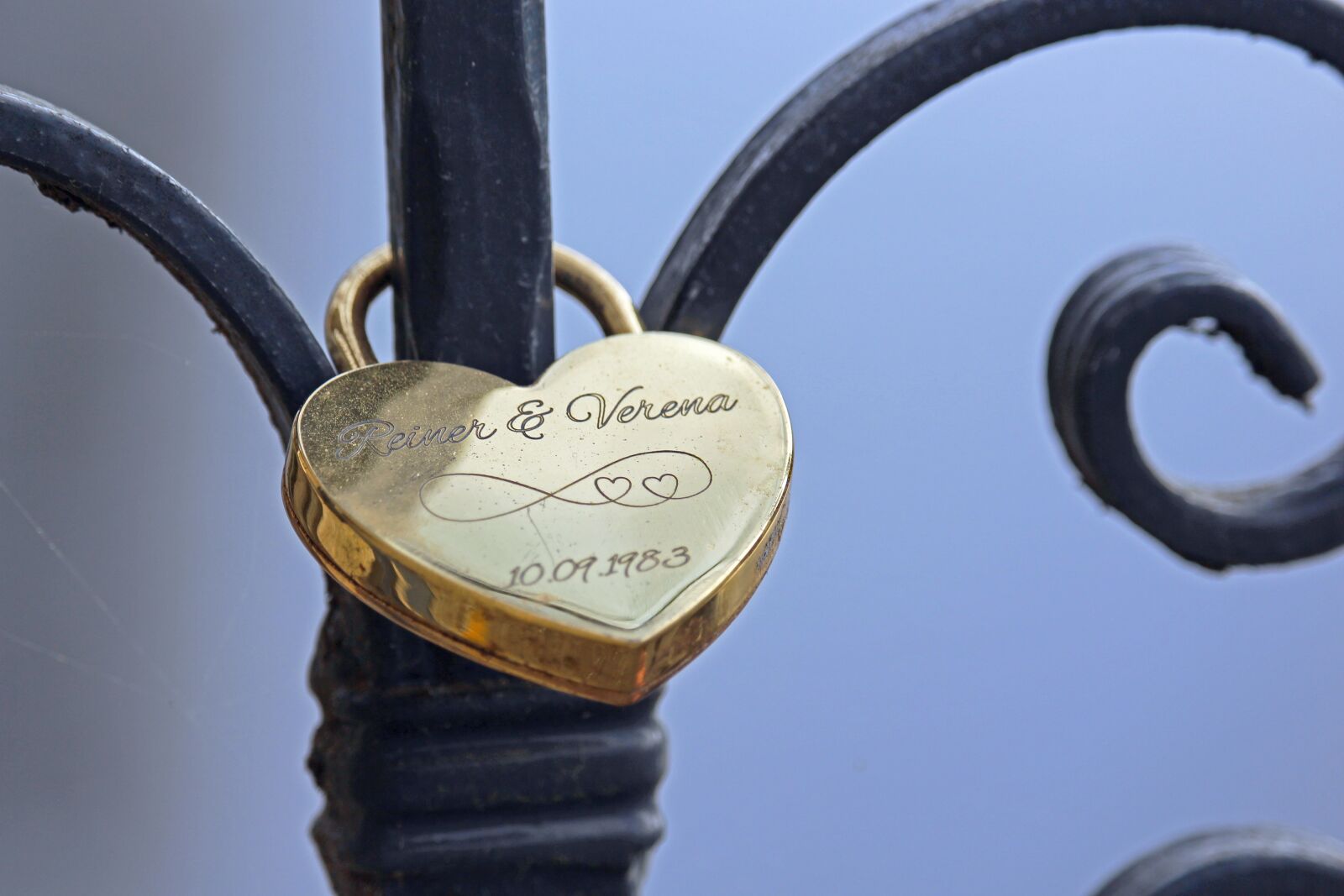 Canon EF-S 55-250mm F4-5.6 IS STM sample photo. Love castle, love, promise photography