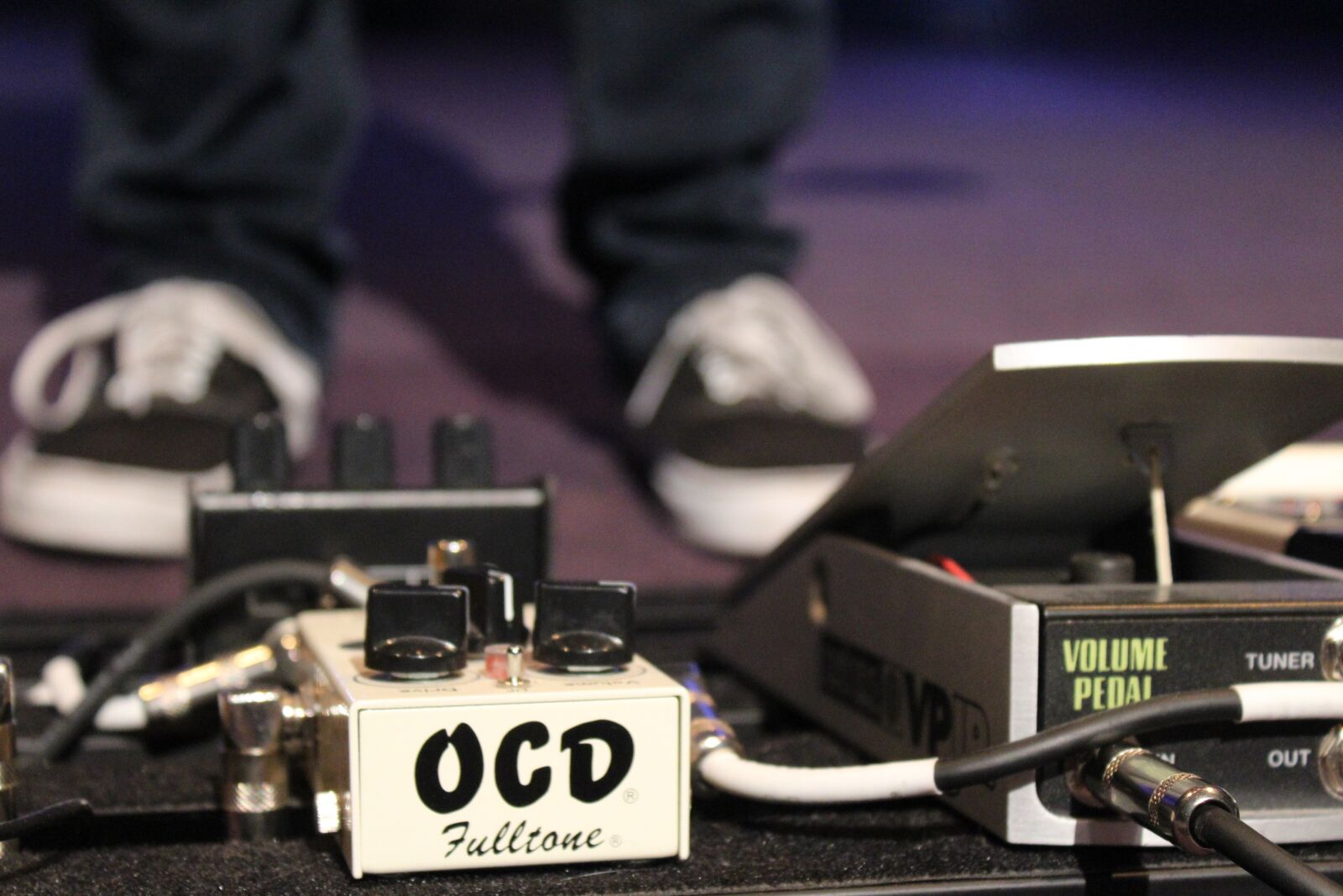 Canon EOS 1200D (EOS Rebel T5 / EOS Kiss X70 / EOS Hi) sample photo. Guitar, pedal board, pedal photography