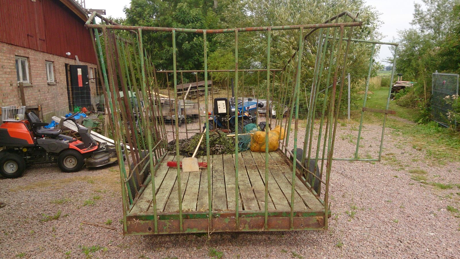 Sony Xperia ZR sample photo. Wagon, paintball, garden photography