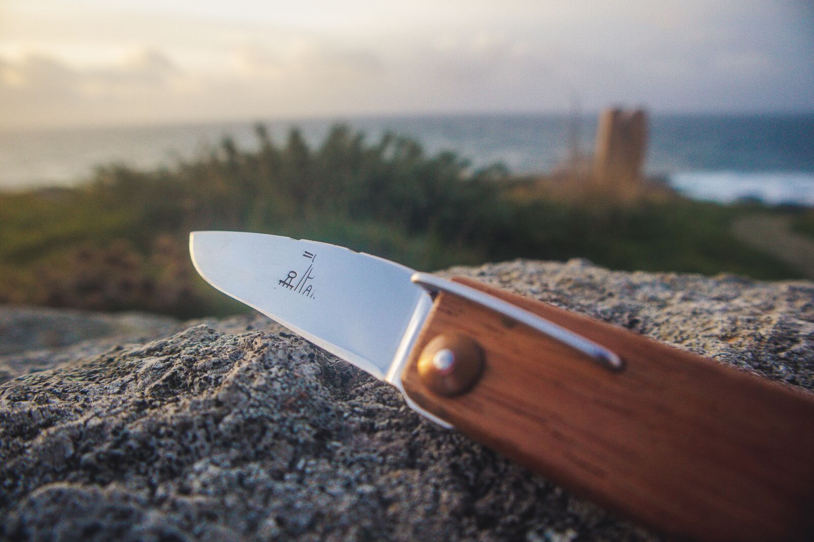 Canon EOS M100 sample photo. Knife, farol, sea photography
