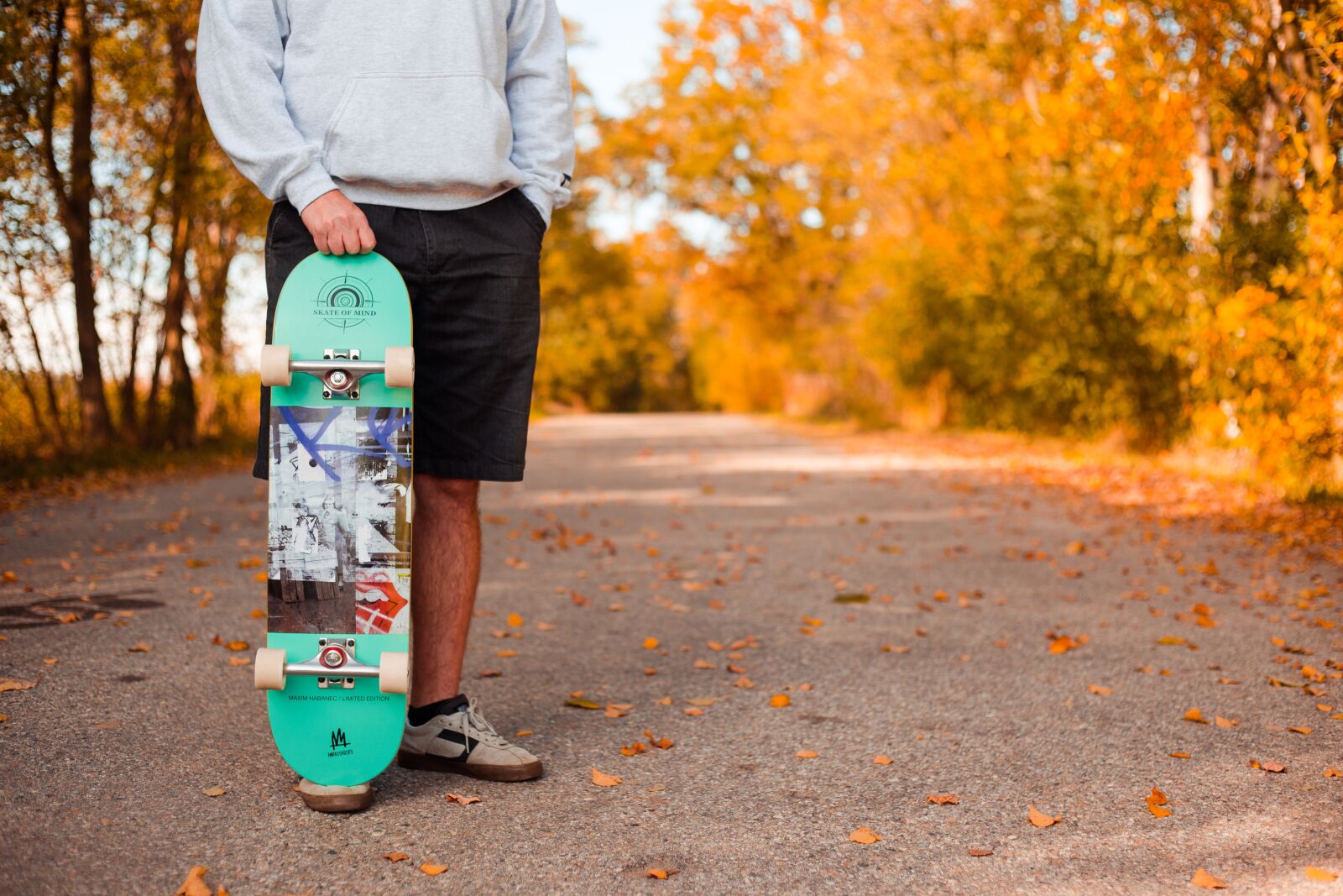 Canon EF 50mm F1.8 II sample photo. Skateboard, man, autumn photography