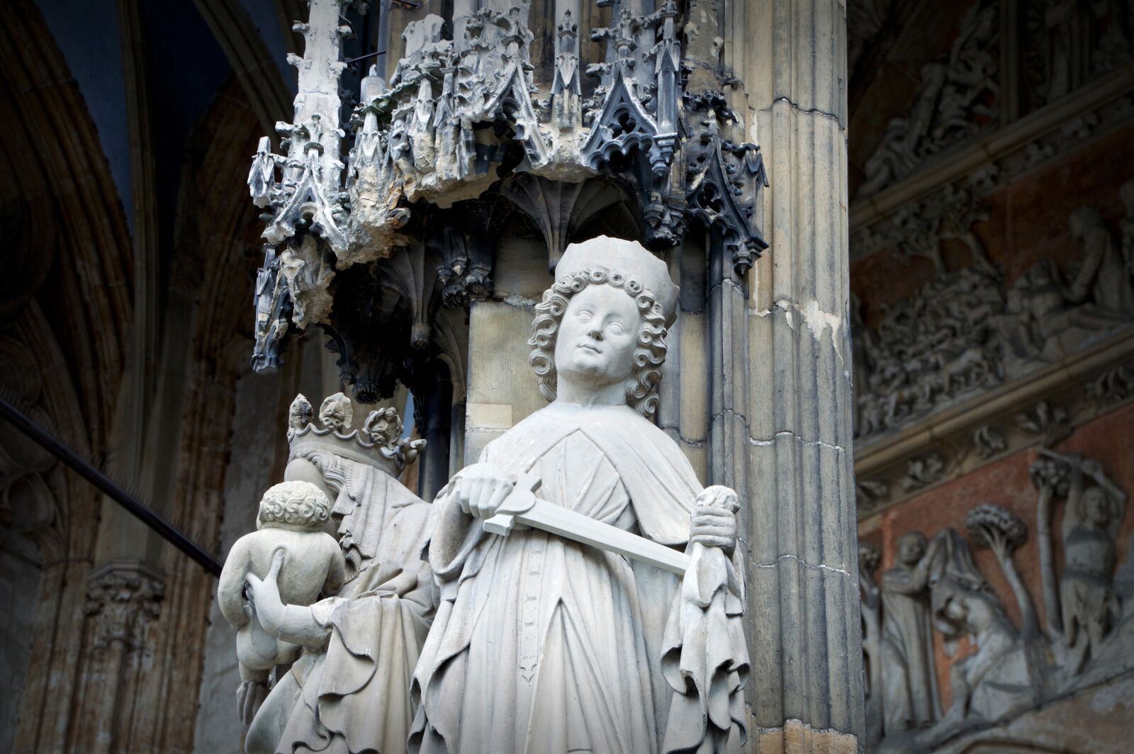 Nikon D3200 sample photo. Gate, figures, ulm cathedral photography