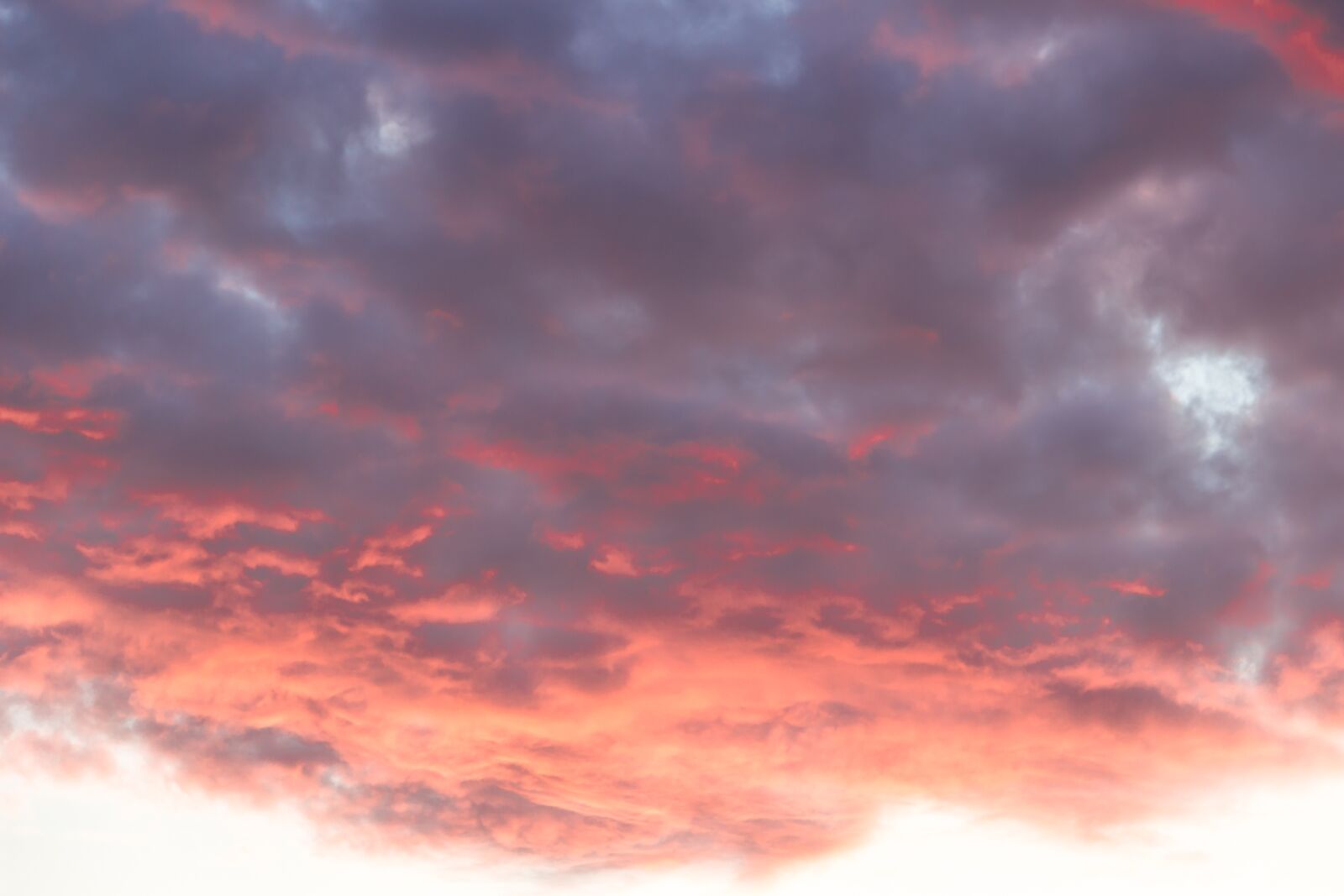 Canon EF-S 18-135mm F3.5-5.6 IS sample photo. Clouds, red, sunset photography