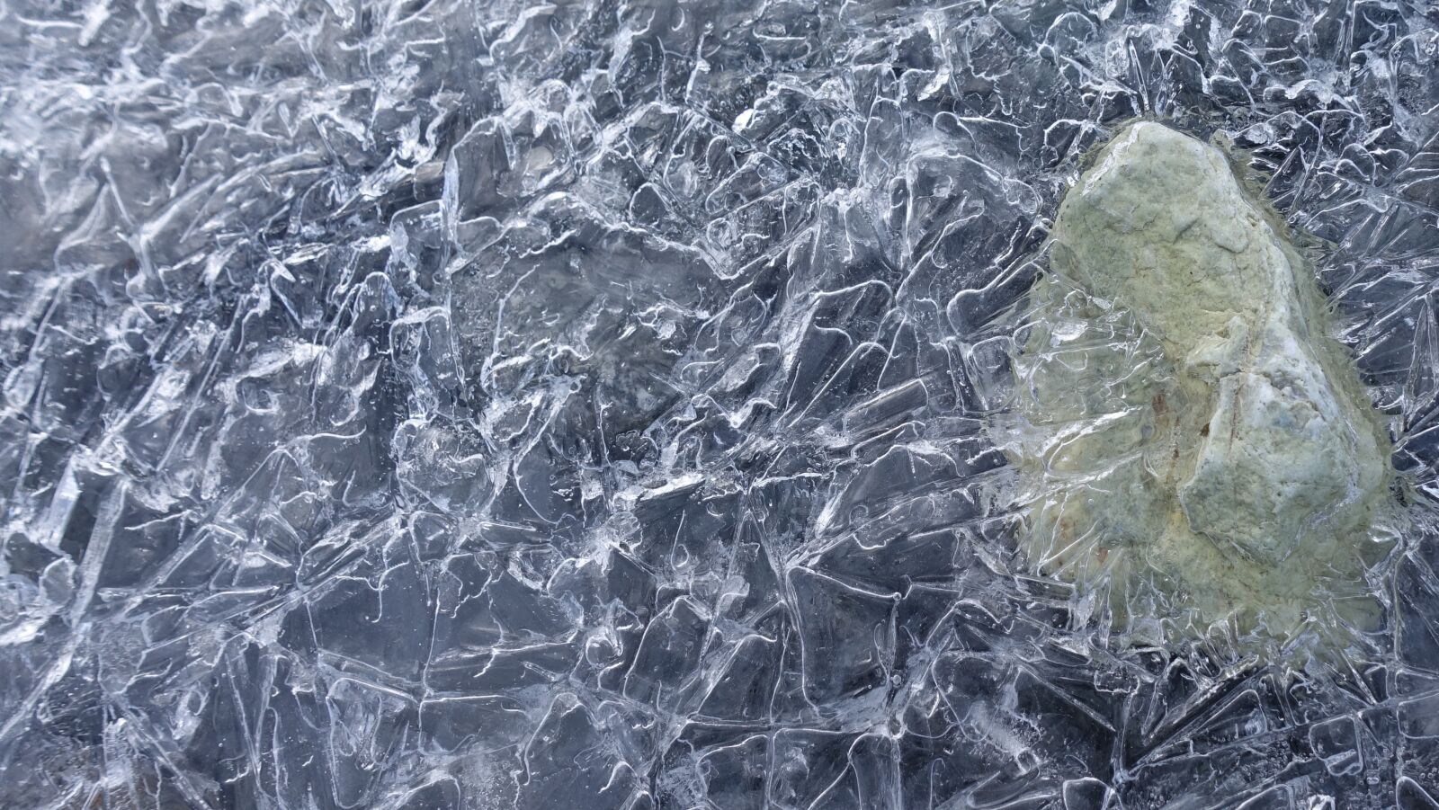 Sony Cyber-shot DSC-RX100 IV sample photo. Ice, cold, winter photography