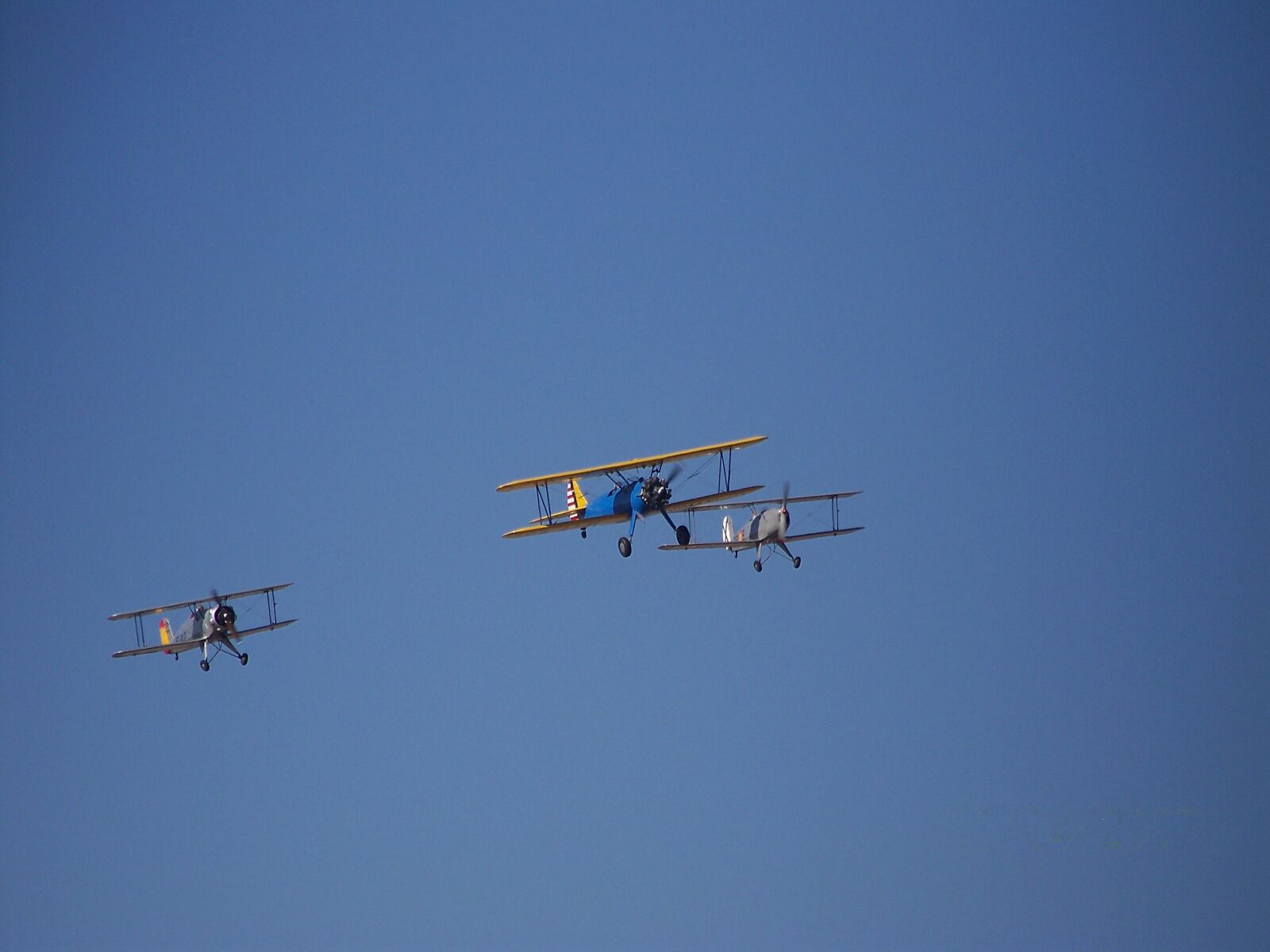 Kodak Z712 IS ZOOM DIGITAL CAMERA sample photo. Plane, aircraft, flying photography