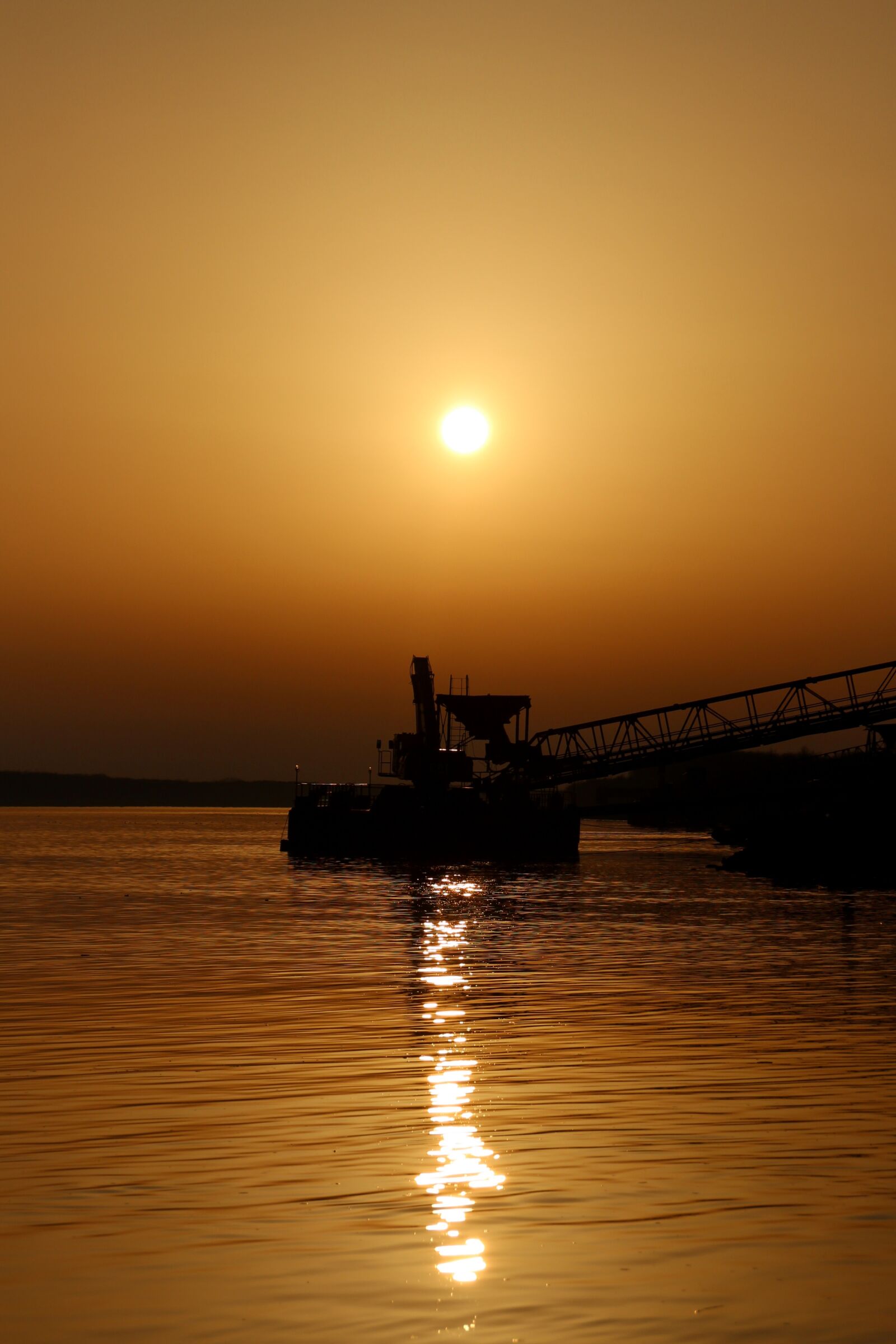 Canon EOS 700D (EOS Rebel T5i / EOS Kiss X7i) sample photo. Vessel, water, sunset photography