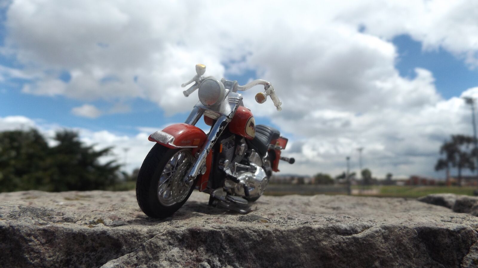 Fujifilm FinePix S8600 sample photo. Moto, sky, park photography