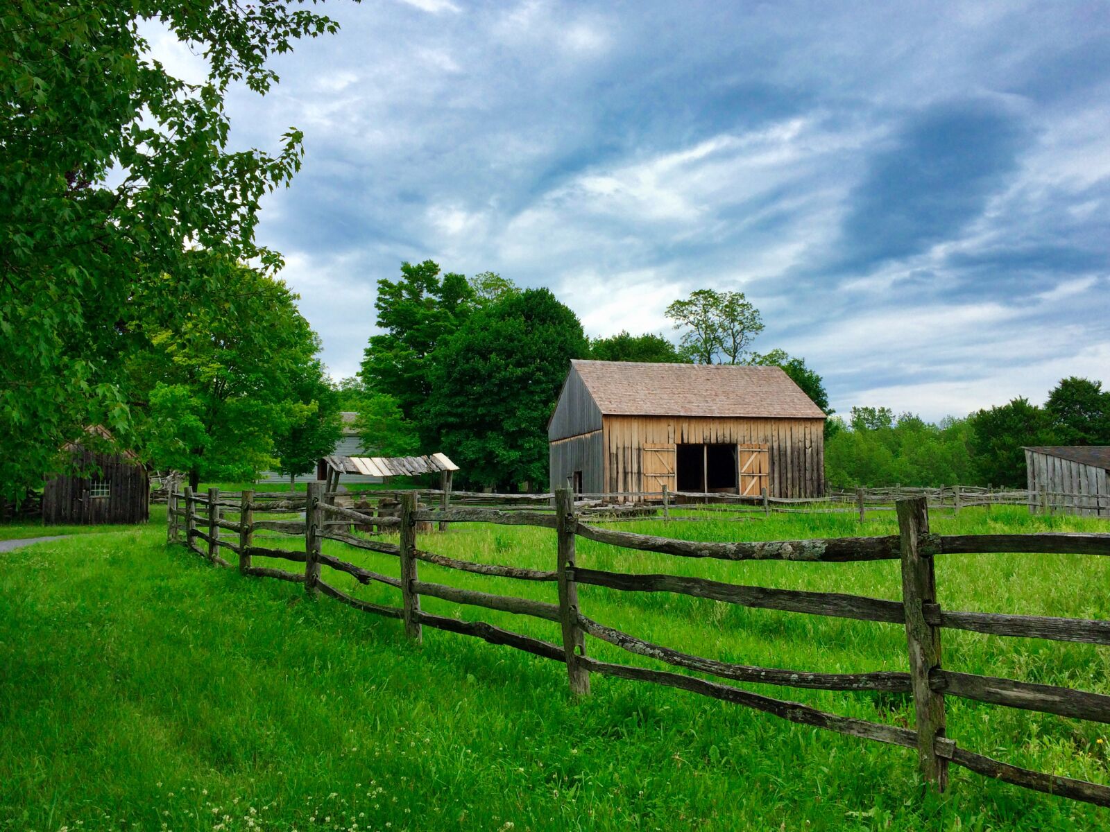 iPhone 5s back camera 4.15mm f/2.2 sample photo. Farm, old, farmhouse photography