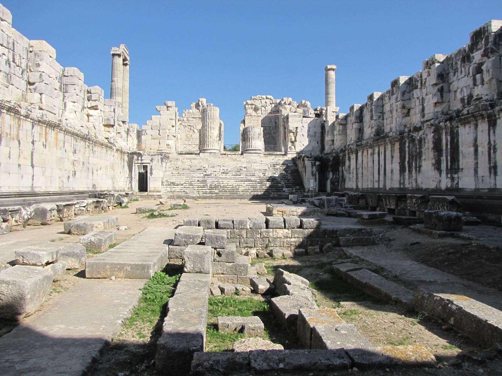 Canon PowerShot SX10 IS sample photo. Didyma, temple, turkey photography
