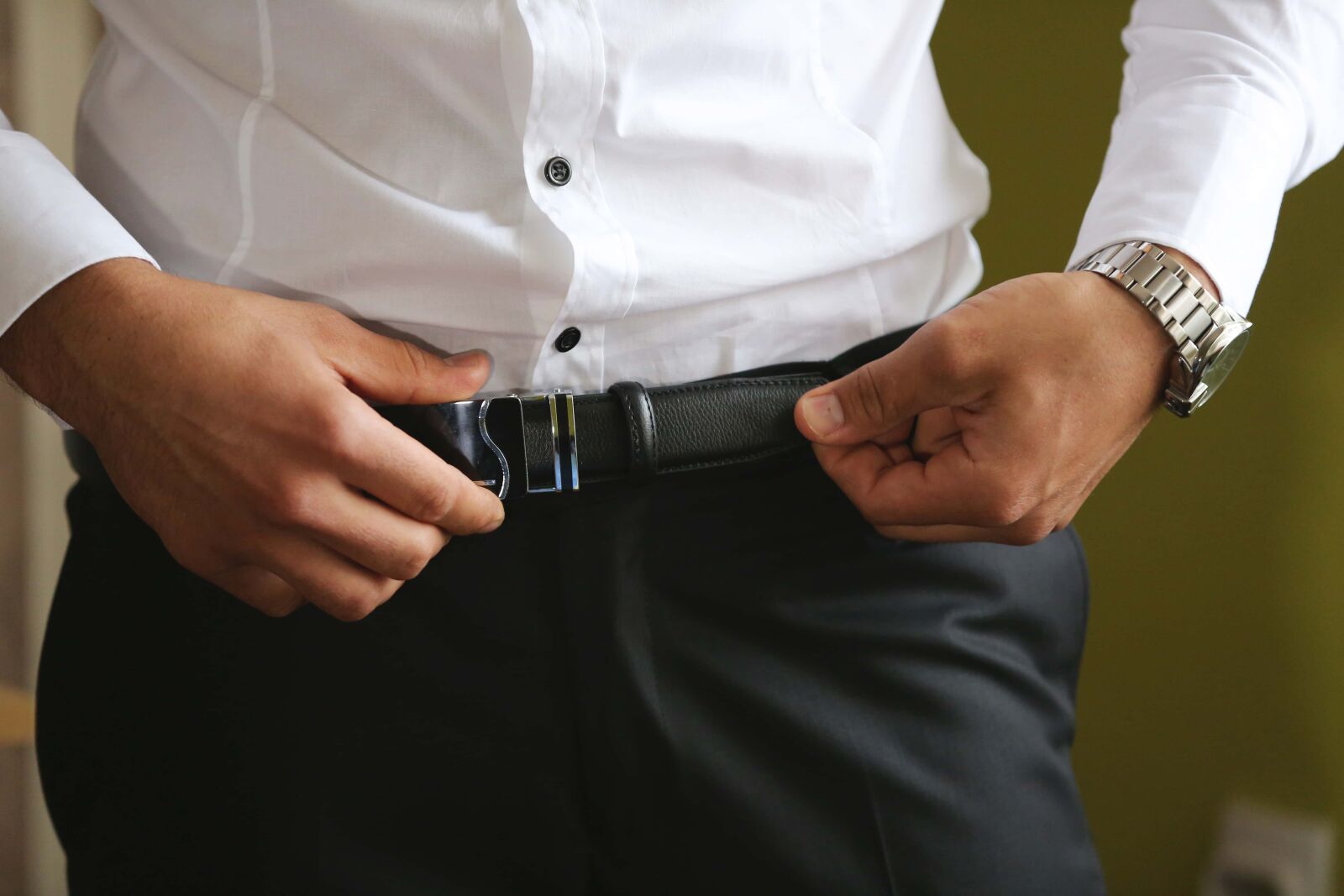 Canon EOS 5D Mark III sample photo. Belt, businessman, businessperson, elegance photography
