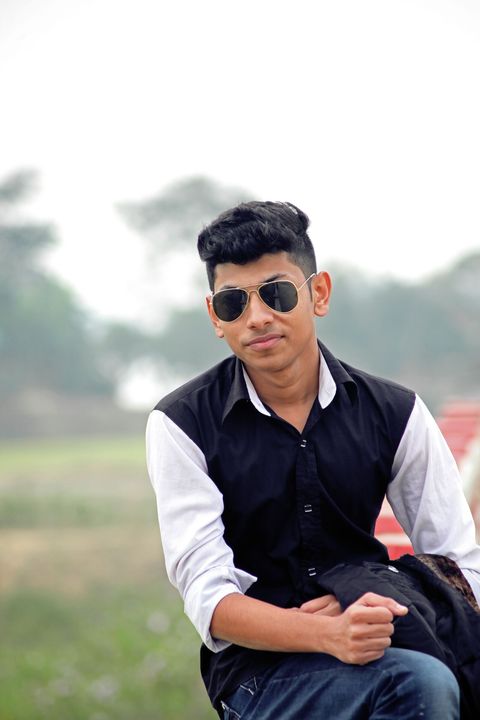 Canon EOS 5D Mark II sample photo. Sun glass, shirt, boy photography