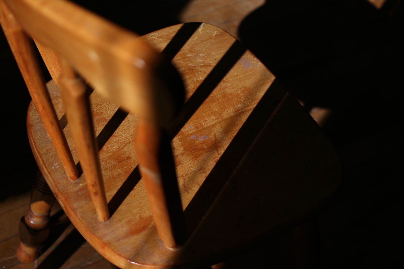 Canon EOS 70D + Canon EF 40mm F2.8 STM sample photo. Chair, shadow, light photography