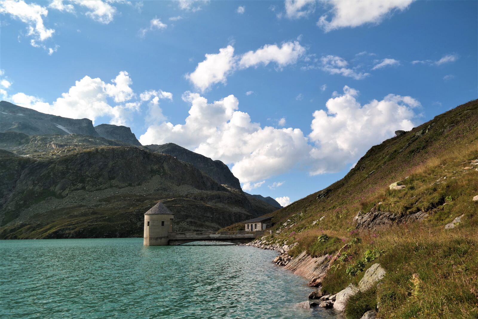 Samsung NX30 sample photo. Mountains, lake, alpine photography