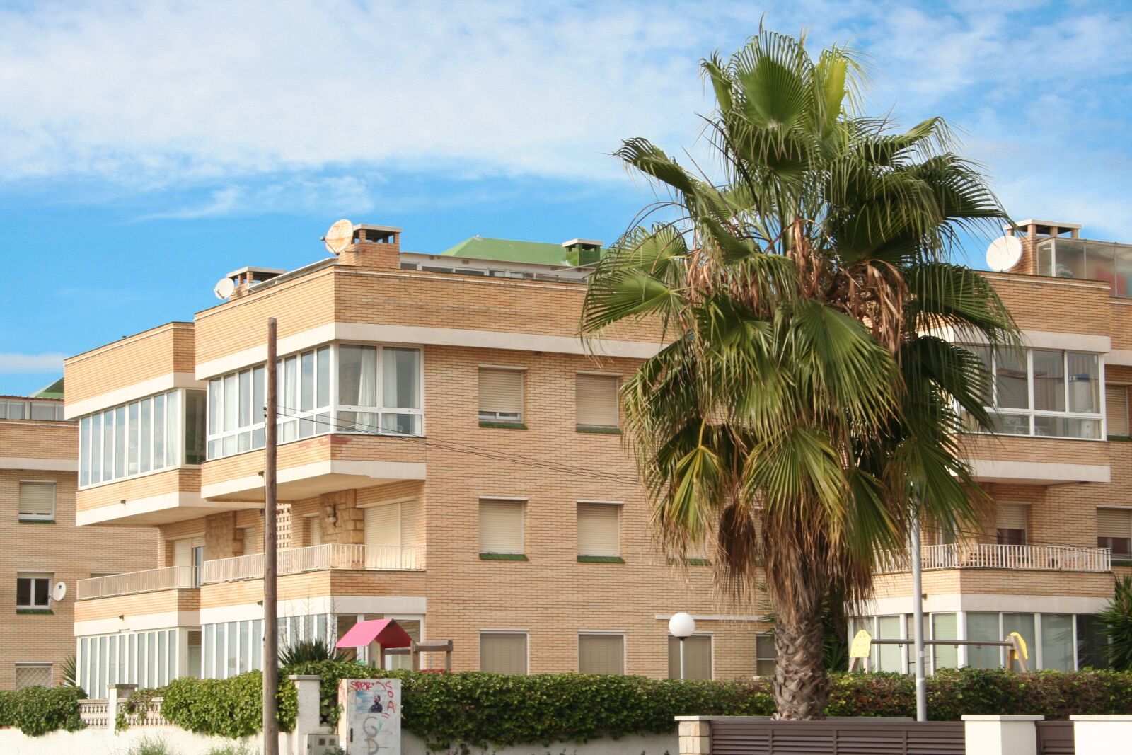 Canon EOS 350D (EOS Digital Rebel XT / EOS Kiss Digital N) sample photo. Palma, architecture, building photography