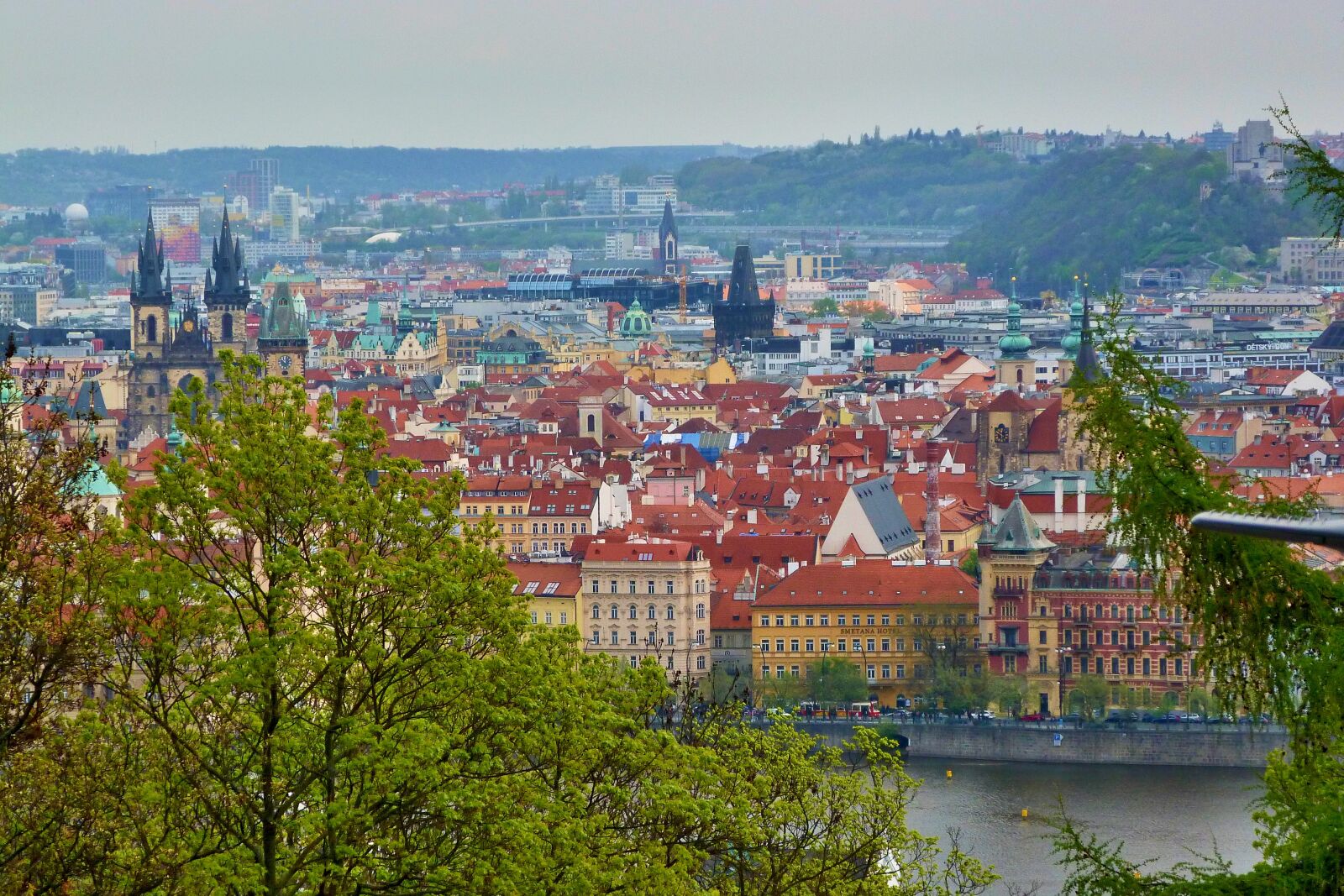 Panasonic Lumix DMC-FZ40 (Lumix DMC-FZ45) sample photo. Prague, city, river photography