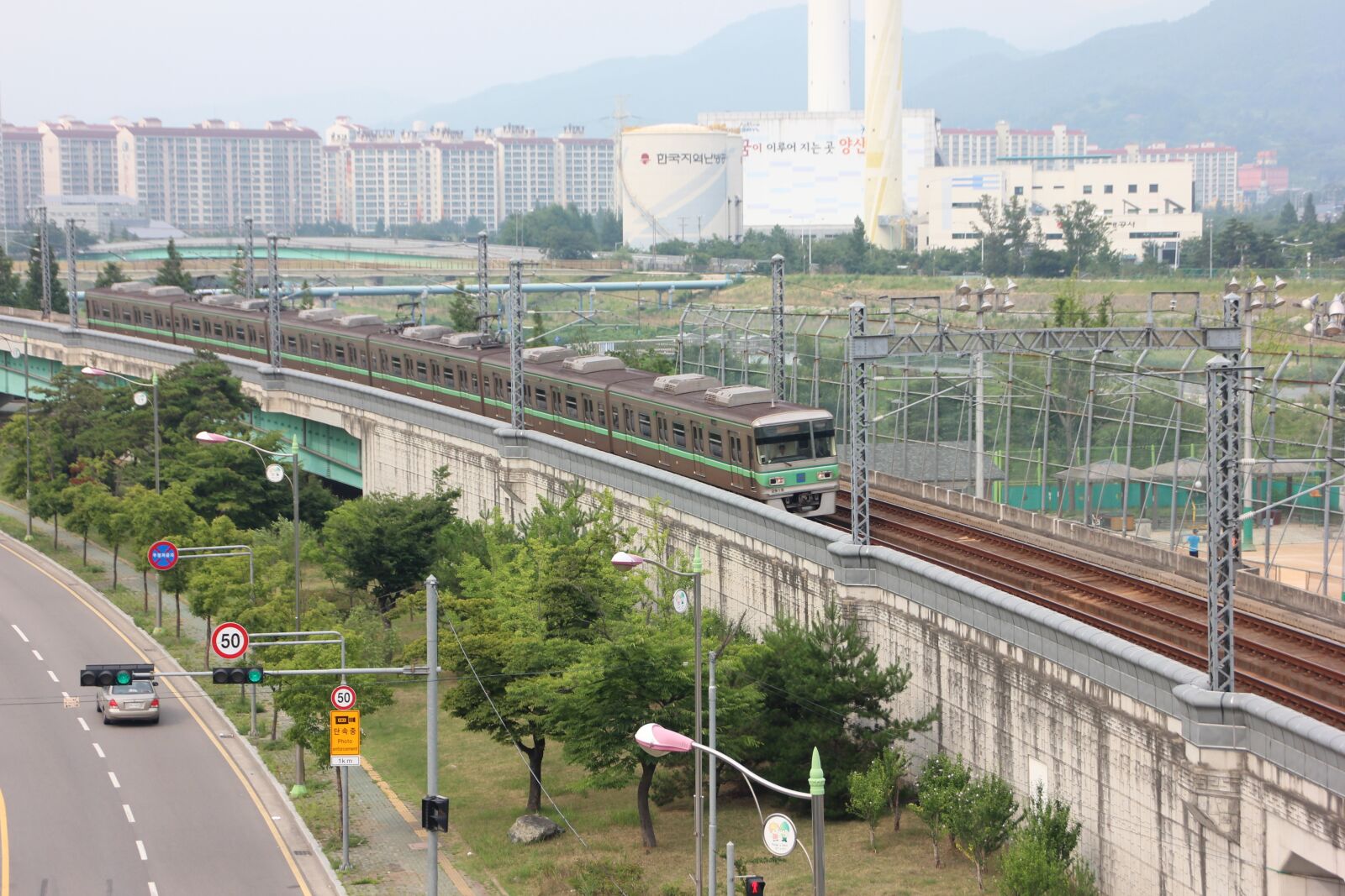 Canon EOS 600D (Rebel EOS T3i / EOS Kiss X5) sample photo. Train, subway, republic of photography