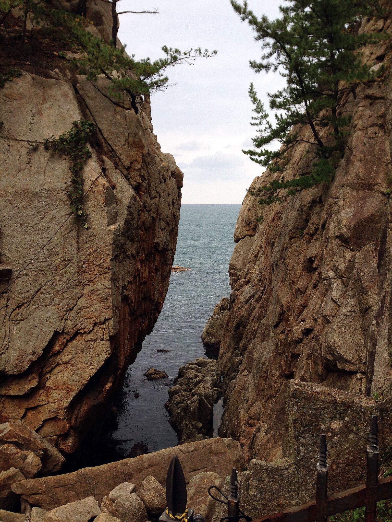 Apple iPhone 5 sample photo. Travel, sea, cliff photography